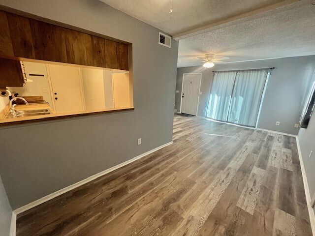 Foto del edificio - 1849 Bough Ave