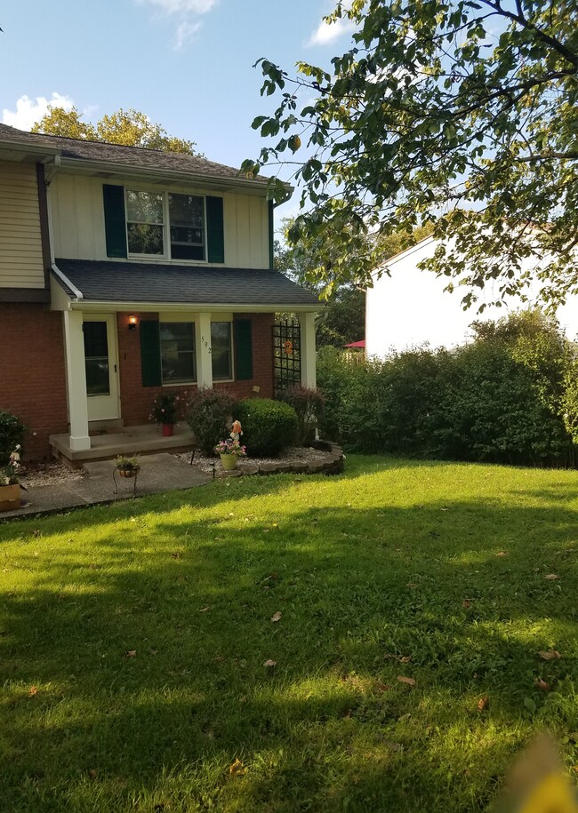 Building Photo - 592 Peach View Ln