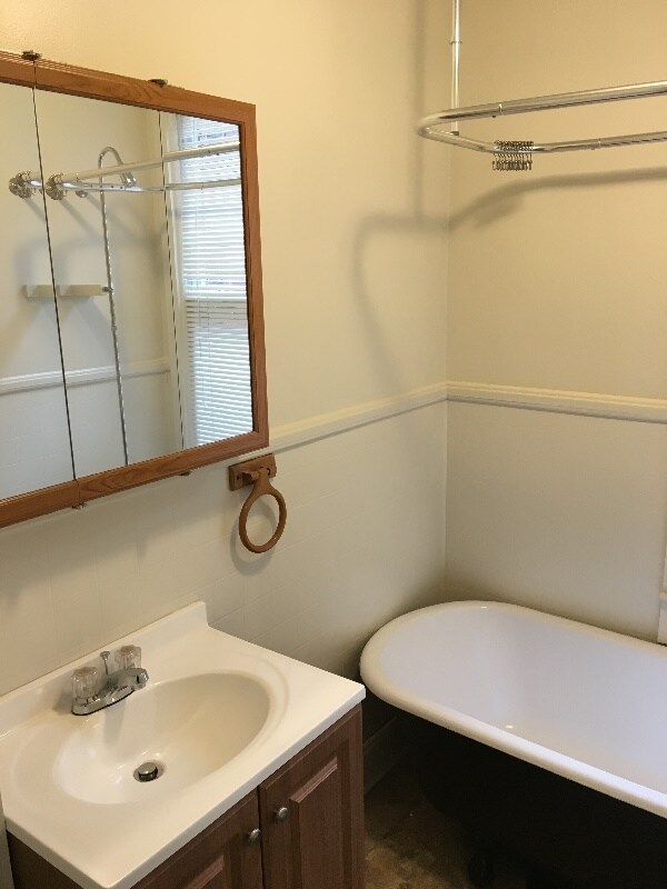 Foto del edificio - 3320 Auchentoroly Terrace