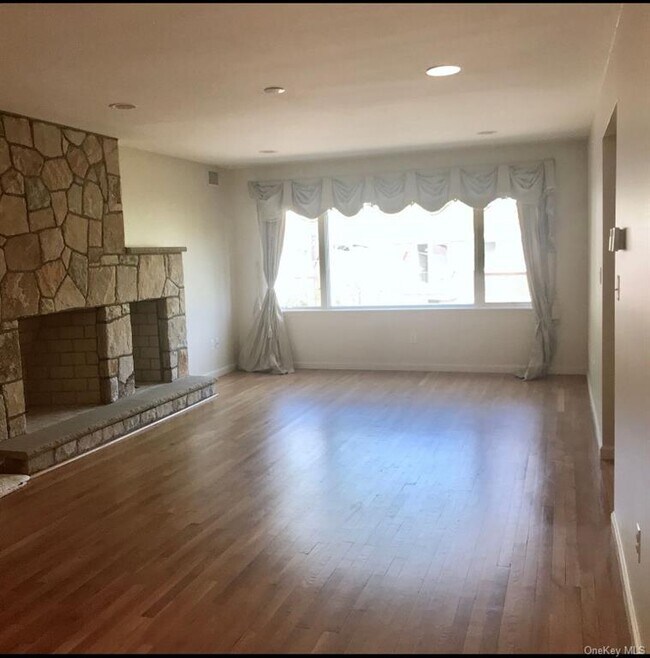 Building Photo - 130 Huntsbridge Rd