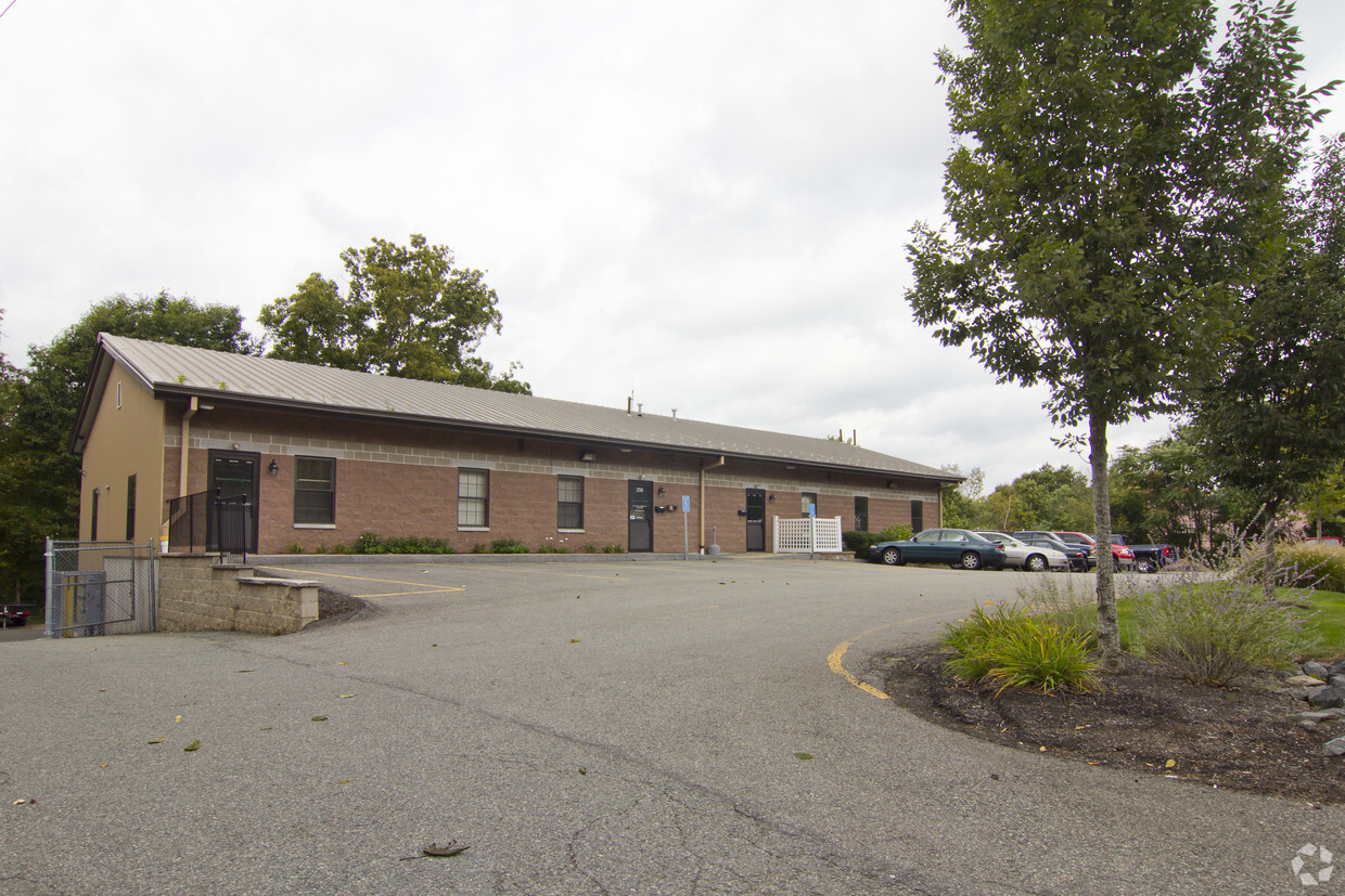 Primary Photo - 250 Centre St