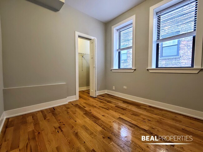 Foto del edificio - 627 W Oakdale Ave