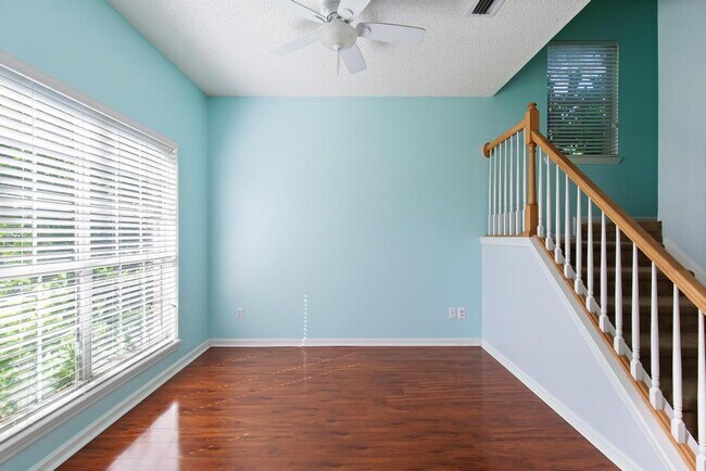 Foto del edificio - 13480 Gallant Fox Cir W
