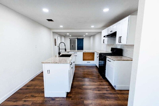 Foto del edificio - 146 Leroux St