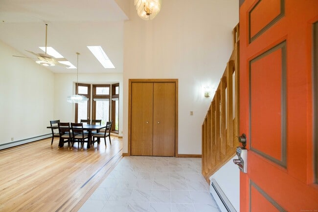 Building Photo - 18 Clifford Ave