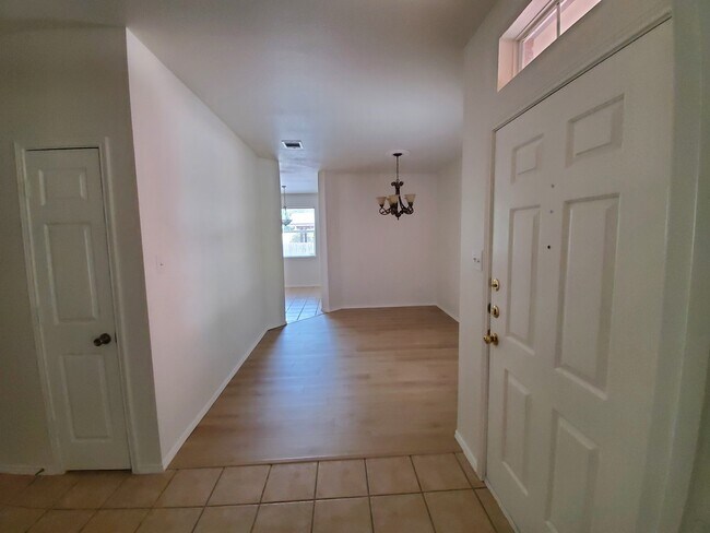 Dining Area - 1808 Crest Hollow Cir