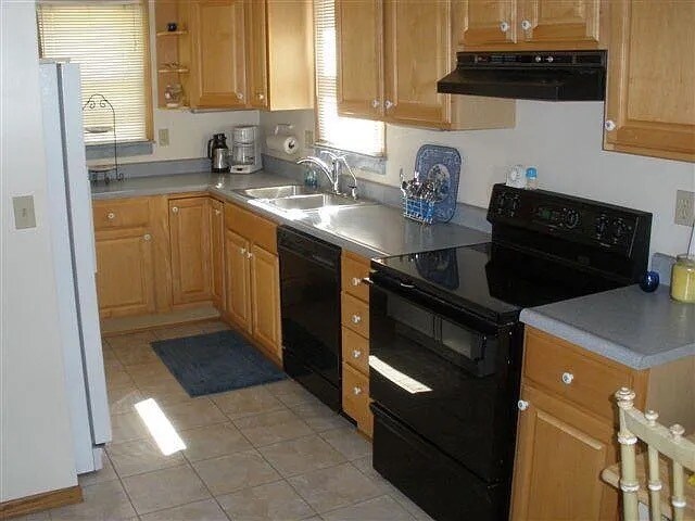Foto del edificio - 51156 Maple Rd