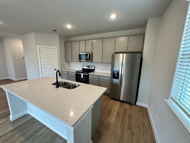 Building Photo - 14607 Emerio Dr