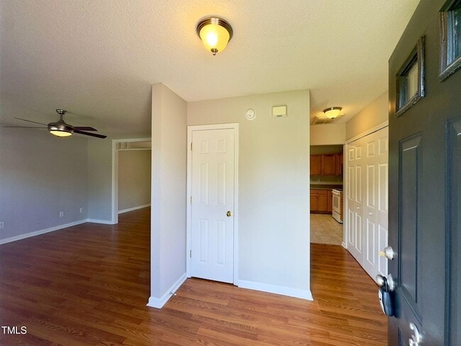 Building Photo - 324 Downing Glen Dr