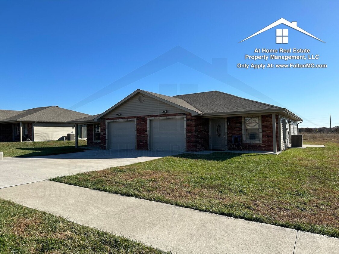 Primary Photo - 1304 1 Preston Dr