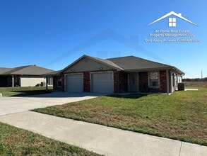 Building Photo - 515 Commons Dr