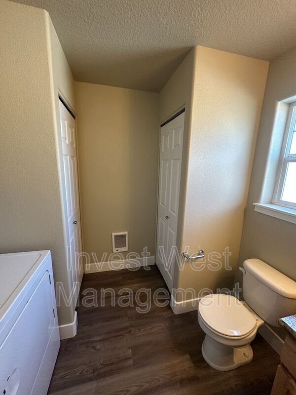 Building Photo - 918 Z St