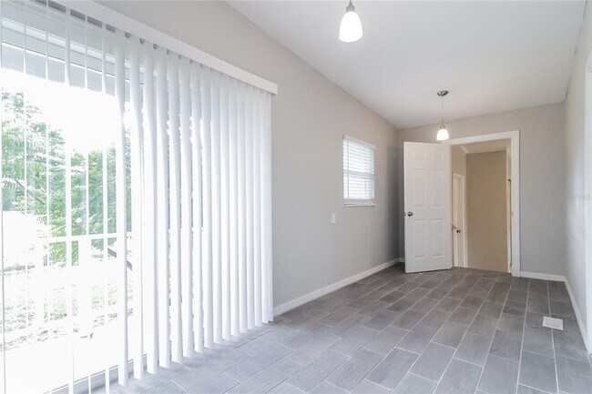 Building Photo - 3404 Paris Pl