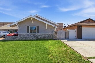 Building Photo - 10788 Mercer Ave