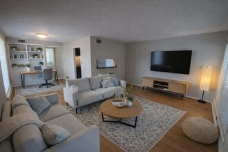 Building Photo - 2425 Ashdale Dr