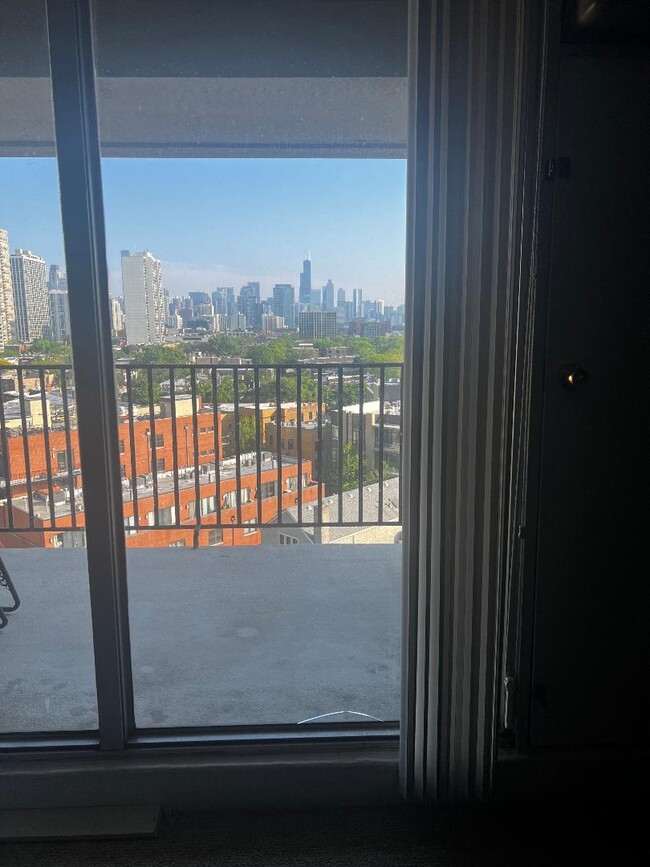 Foto del edificio - 2020 N Lincoln Park W