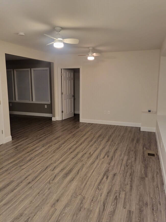 Habitación con televisor - 9 Glenrose Rd