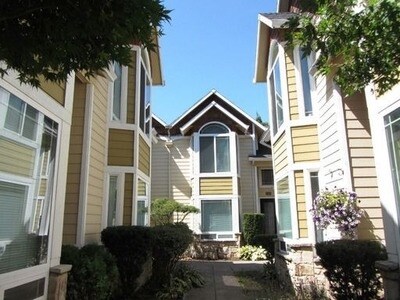 Building Photo - 541-579 NE Roberts Ave