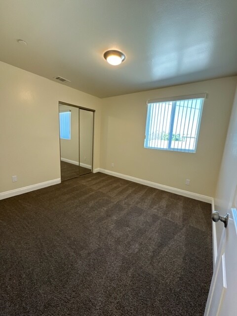 Foto del edificio - 638-640 W Colden Avenue