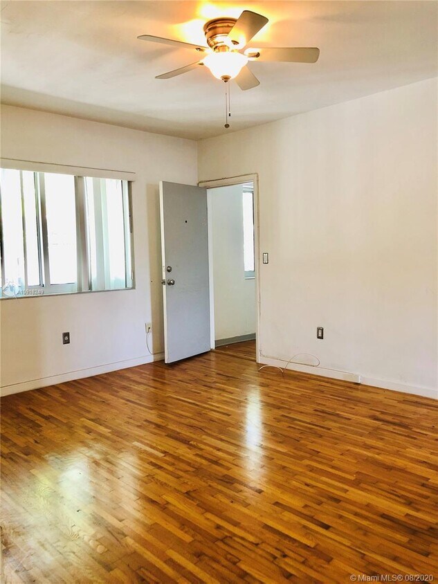 Foto principal - 215 Antilla Ave