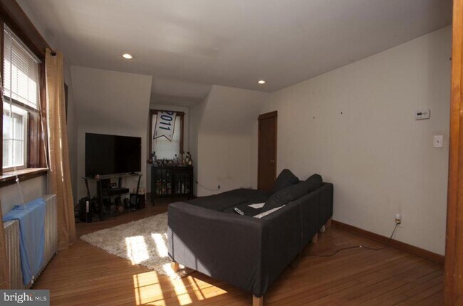Foto del edificio - 338 W 6th Ave