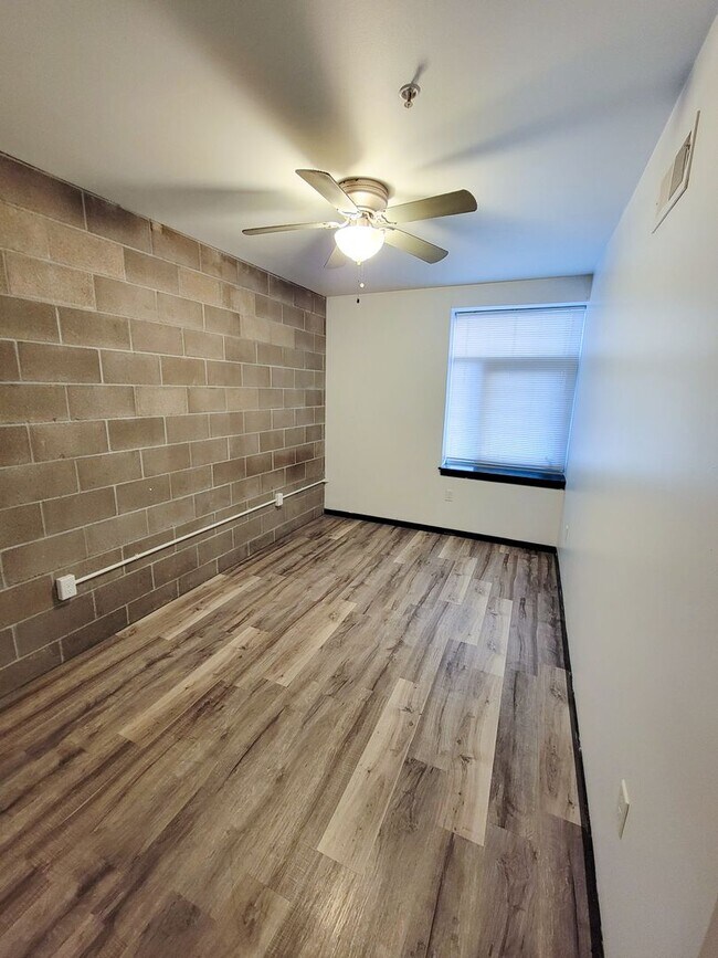 Building Photo - 1116 Moro St