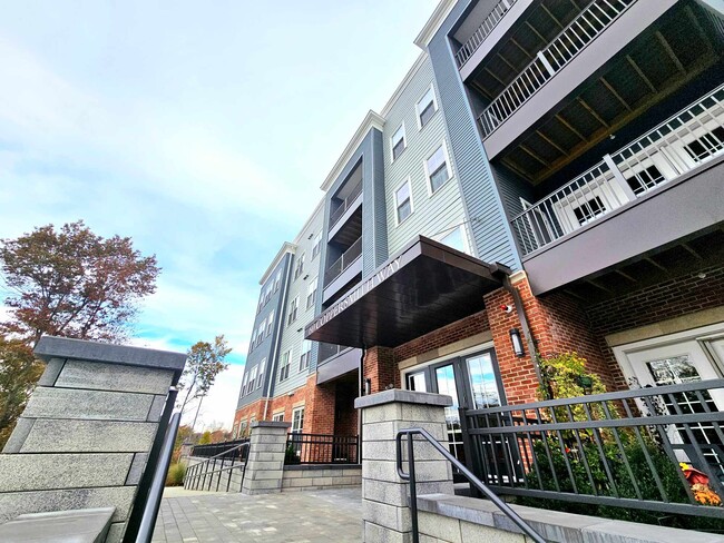 Building Photo - 60 Coppersmith Way