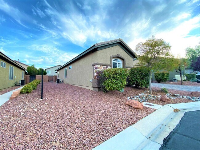 Building Photo - Vaulted Ceiling single-story home in a gat...