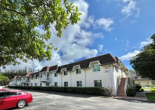 Building Photo - 700 SE 2nd Ave