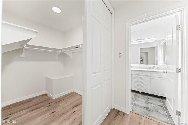 Building Photo - 4 br, 4.5 bath House - 4480 Laro Ln