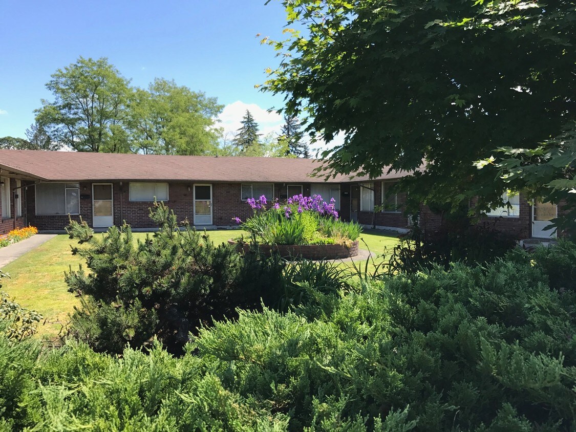 Front - 10817 Kendrick St SW