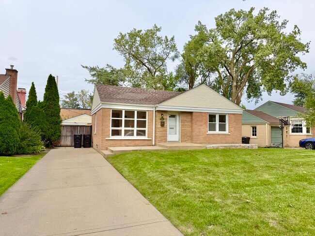 Foto del edificio - 5816 W Greenleaf Ave