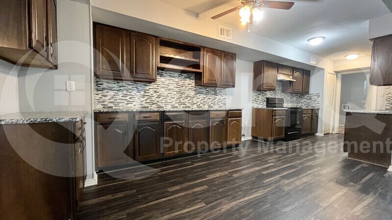 Primary Photo - 4124 Wimbledon Dr