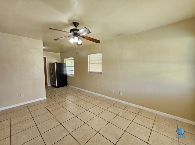 Building Photo - ADORABLE 3 Bedroom, 1 Bathroom House avail...
