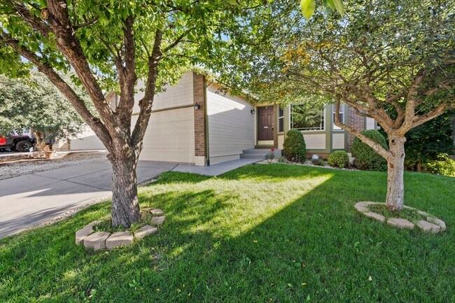 Photo - Sundown Rancher with Mountain Views, Walk-... House