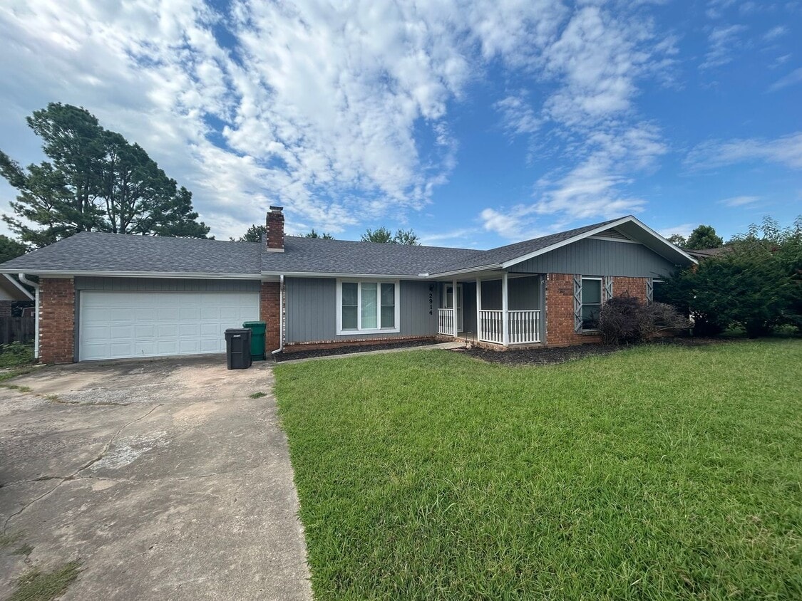 Primary Photo - Spacious 3 Bed, 2 Bath Home in the Heart o...