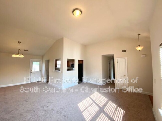 Foto del edificio - 229 Equinox Cir