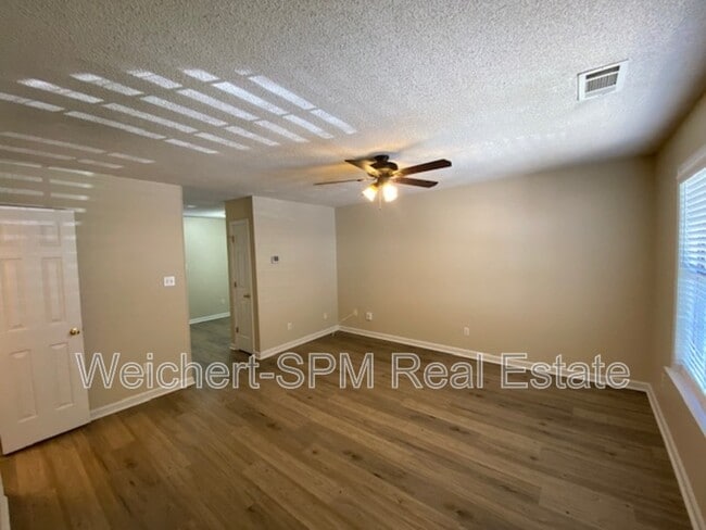 Building Photo - 58 Villa Ln