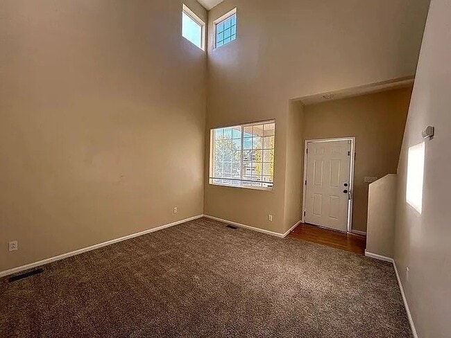 Foto del edificio - 6135 Holster Ct