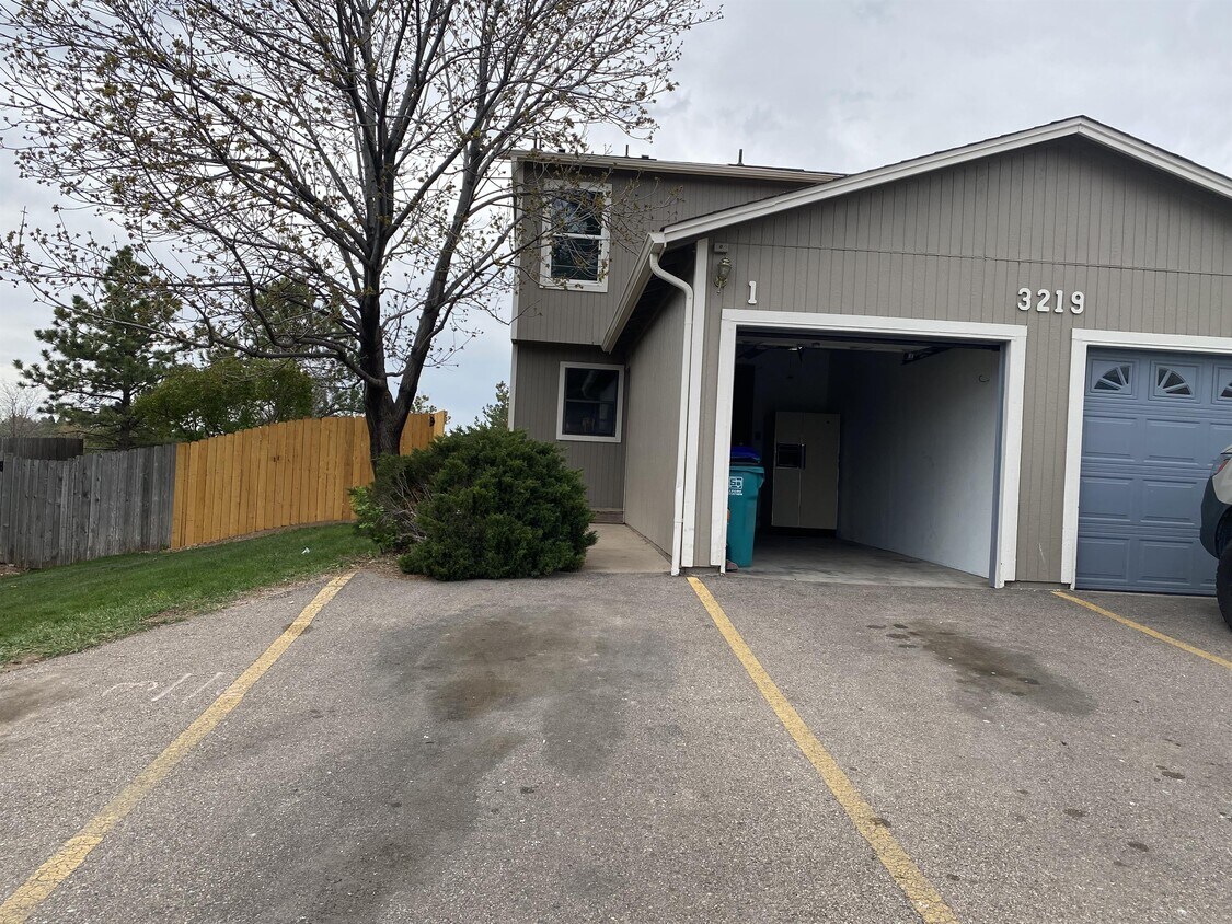 Foto principal - 3219 Sumac St