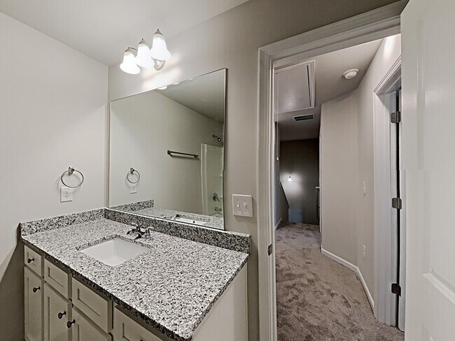 Building Photo - Beautiful 4 Bedroom home located in Porter...