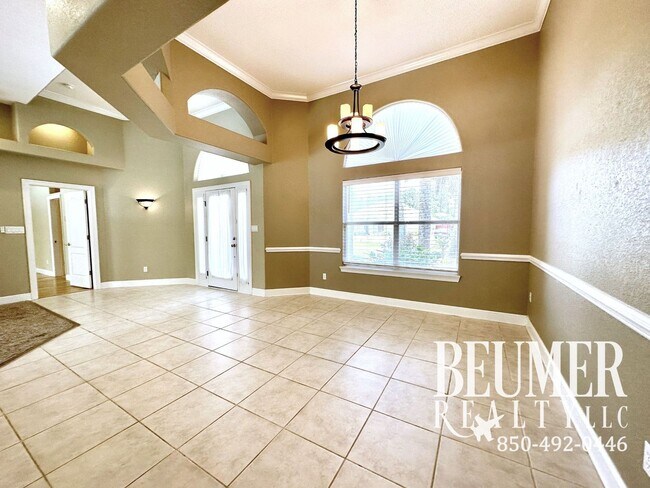 Foto del edificio - Tranquil Retreat on Naples Drive with Pool