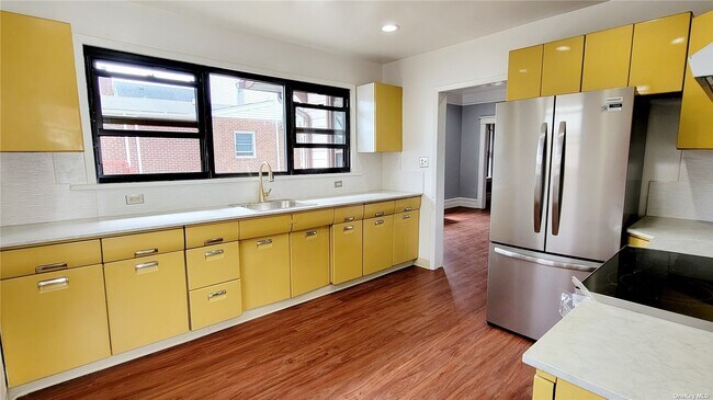 Building Photo - 83-29 267th St