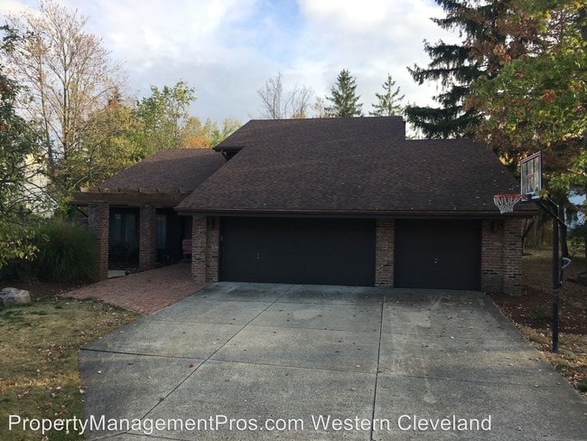 Building Photo - 16835 Willow Wood Dr