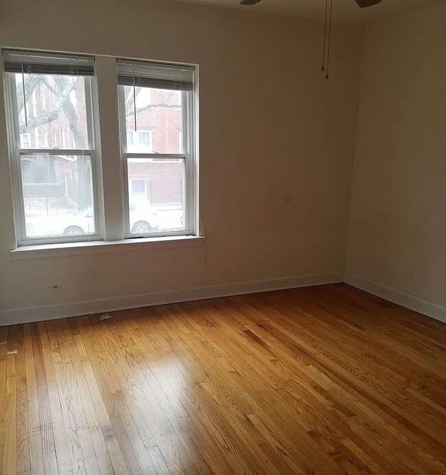 Building Photo - 2006 W Jarvis Ave