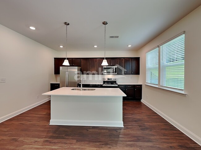 Building Photo - 639 Rivermist Dr
