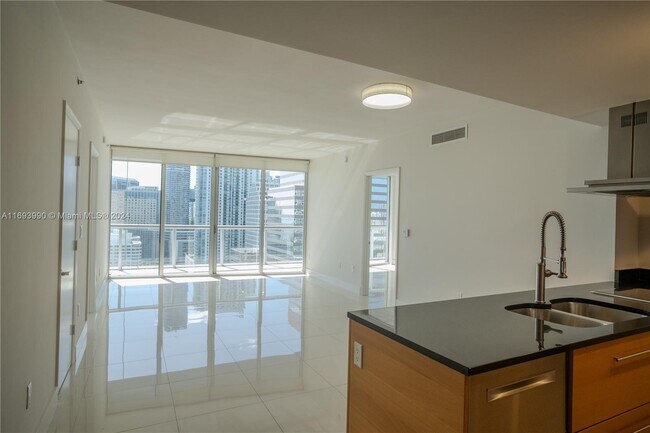 Building Photo - 495 Brickell Ave