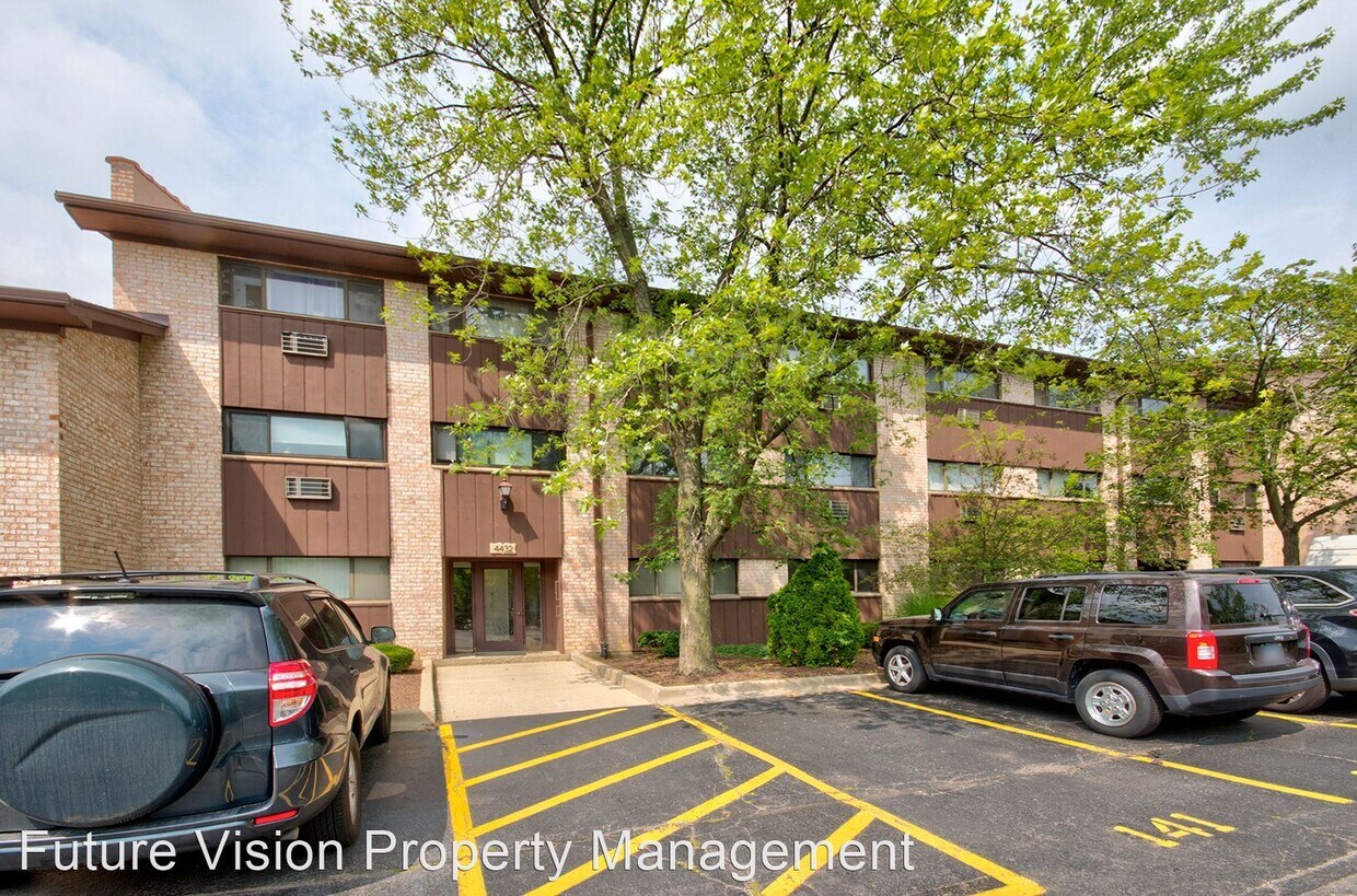 2 Br 1 Bath House 4432 Arbor Circle 6 House For Rent In Downers Grove Il Apartments Com