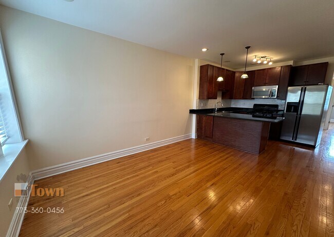 Foto del edificio - 6309 N Albany Ave