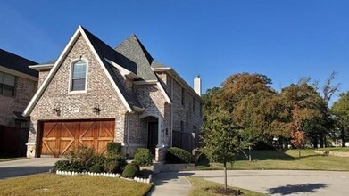 Building Photo - 715 Da Vinci Ct